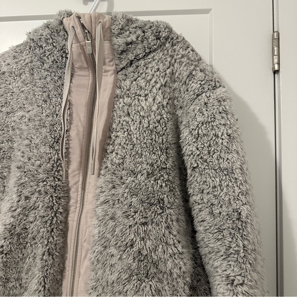 Lululemon Warmth Restore Sherpa Full Zip Jacket Hoodie Reversible Size Small - Picture 9 of 16
